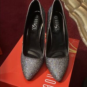 Rouge Helium Sparkling Silver Heels